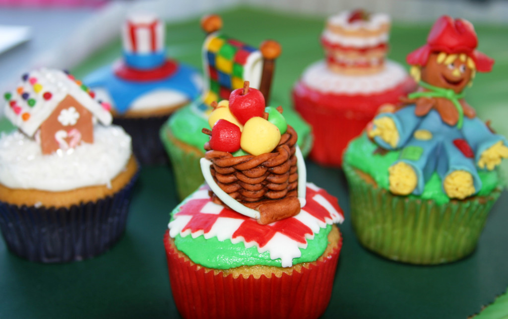 Peddler's Village Cupcake Decorating Display 2013