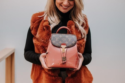 Fox HOlly 8 Vintage Gucci leather clutch